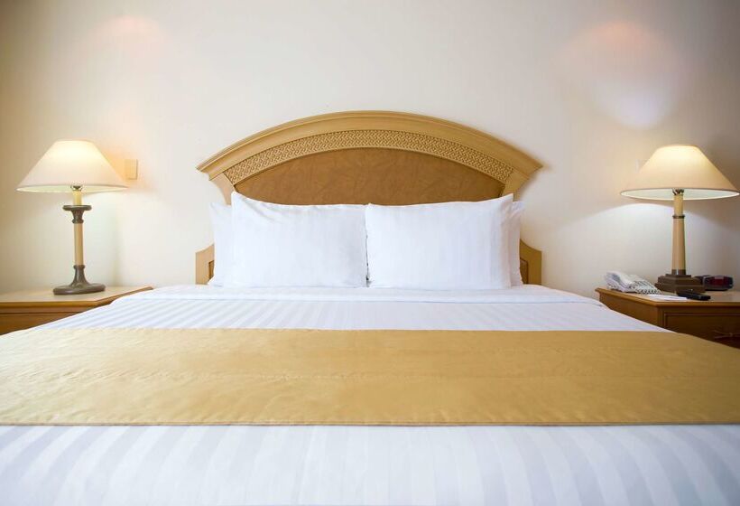 בית מלון כפרי Best Western Plus Monterrey Colon