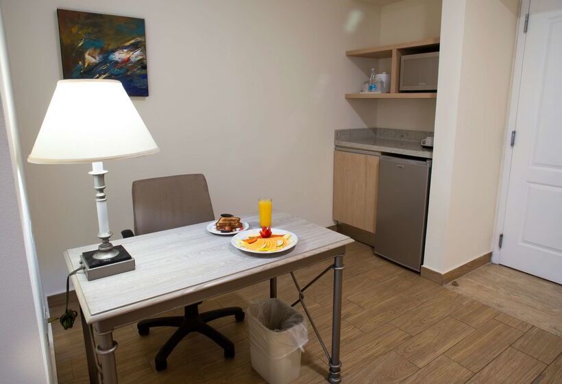 בית מלון כפרי Best Western Plus Monterrey Colon