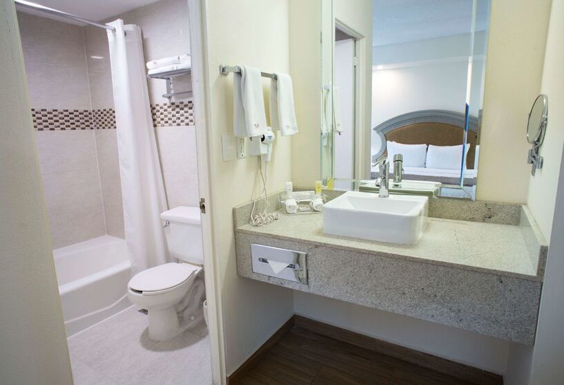 בית מלון כפרי Best Western Plus Monterrey Colon