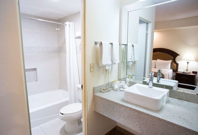 בית מלון כפרי Best Western Plus Monterrey Colon