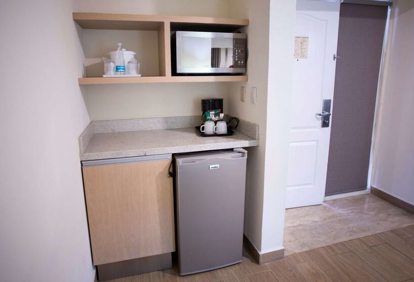 בית מלון כפרי Best Western Plus Monterrey Colon