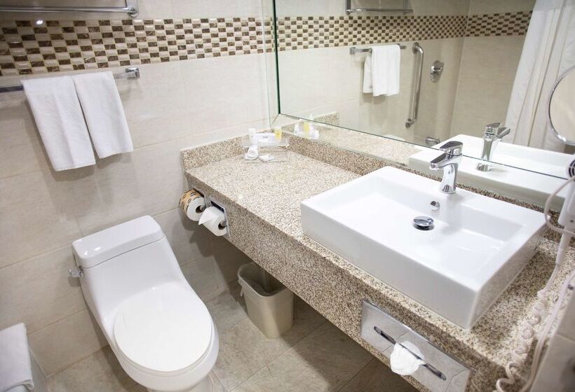 בית מלון כפרי Best Western Plus Monterrey Colon