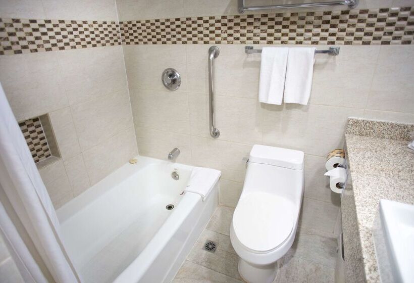 בית מלון כפרי Best Western Plus Monterrey Colon