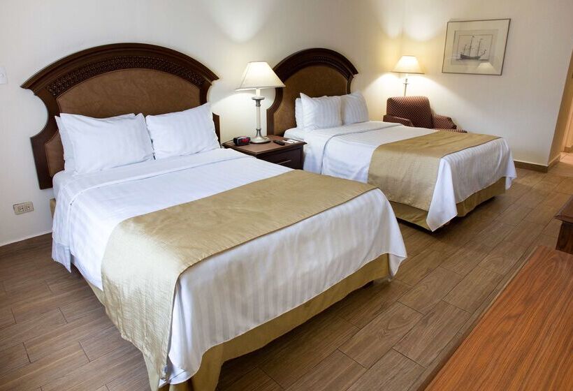 בית מלון כפרי Best Western Plus Monterrey Colon