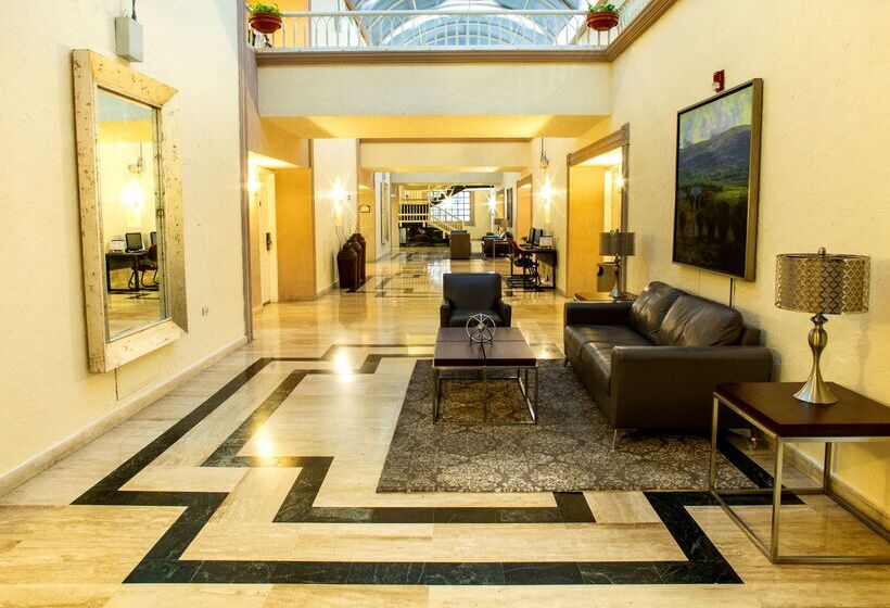 בית מלון כפרי Best Western Plus Monterrey Colon