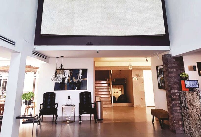 בית מלון כפרי Best Western Plus Monterrey Colon