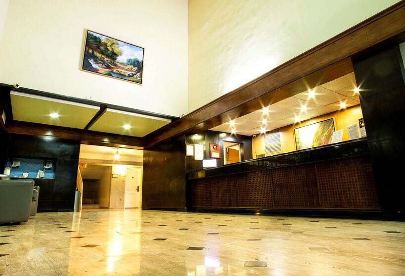 בית מלון כפרי Best Western Plus Monterrey Colon