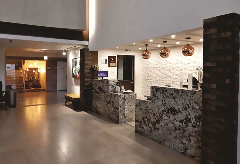 בית מלון כפרי Best Western Plus Monterrey Colon