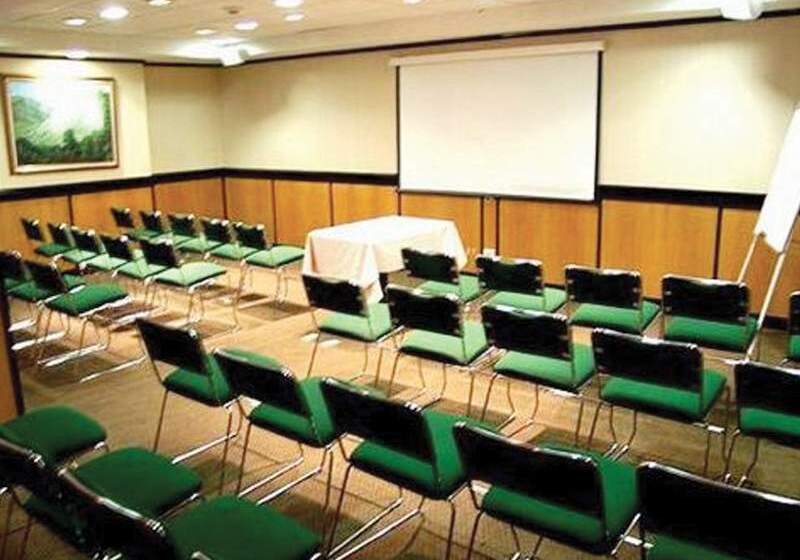 בית מלון כפרי Best Western Plus Monterrey Colon