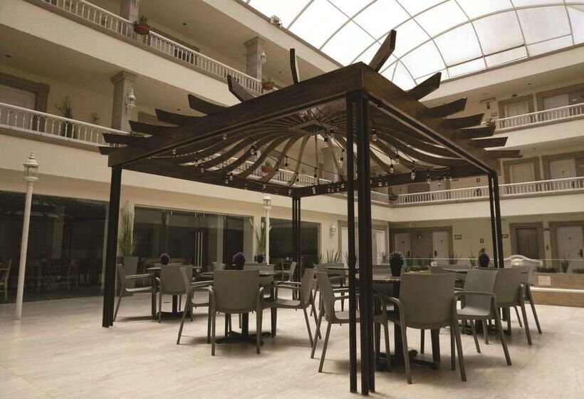 בית מלון כפרי Best Western Plus Monterrey Colon