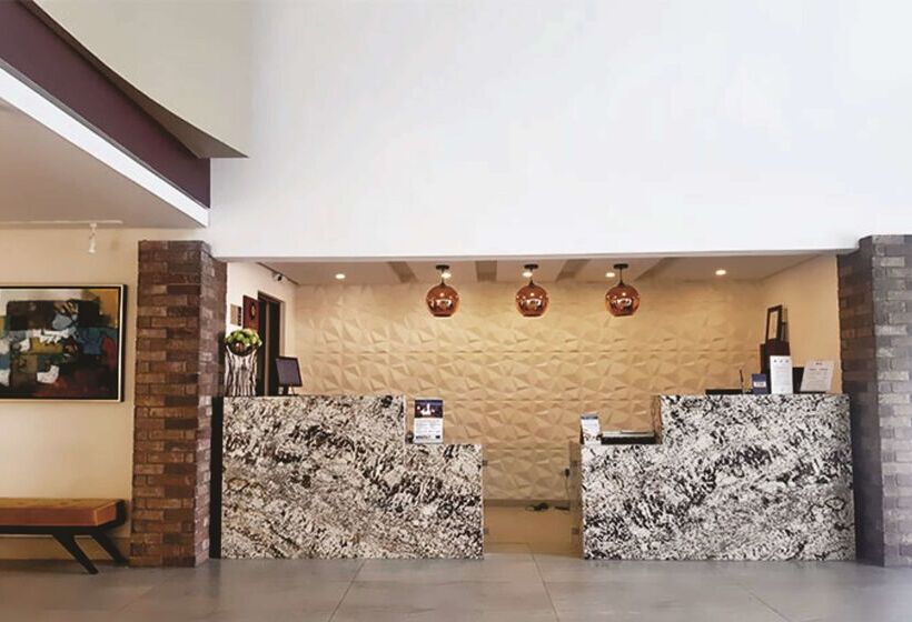 בית מלון כפרי Best Western Plus Monterrey Colon