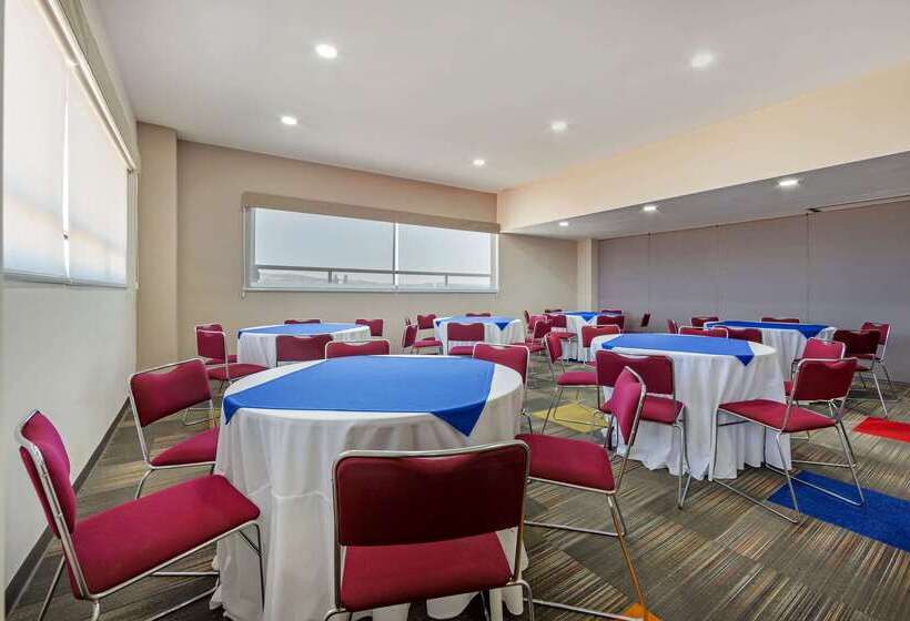 Отель Comfort Inn Queretaro