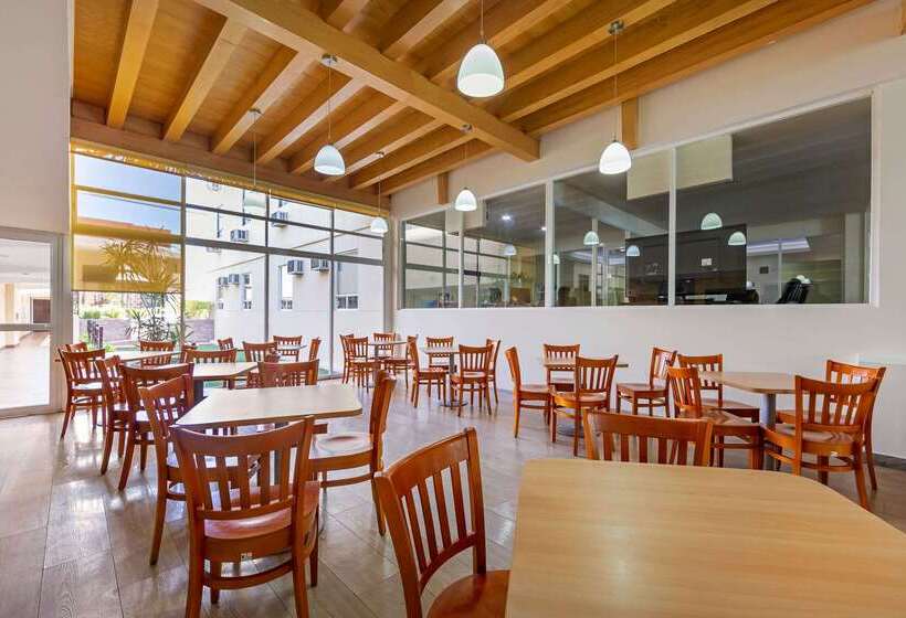 Отель Comfort Inn Queretaro