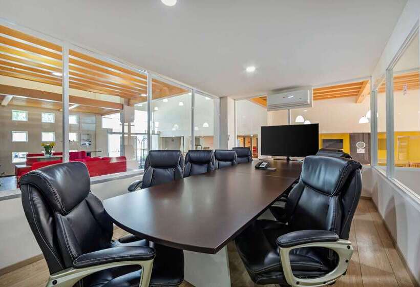 Отель Comfort Inn Queretaro