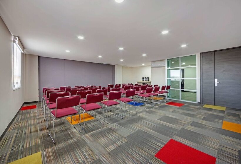 Отель Comfort Inn Queretaro