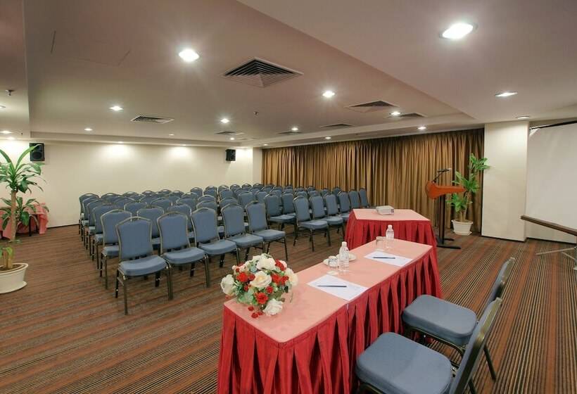 Отель Crystal Crown