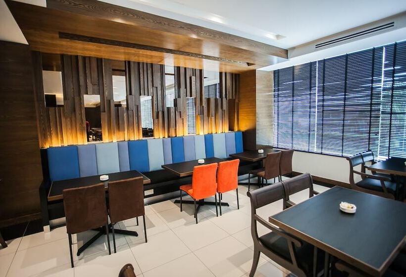 Отель Crystal Crown