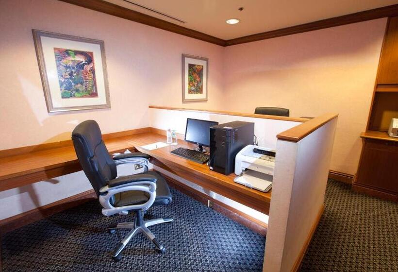 Отель Dorsett Grand Labuan