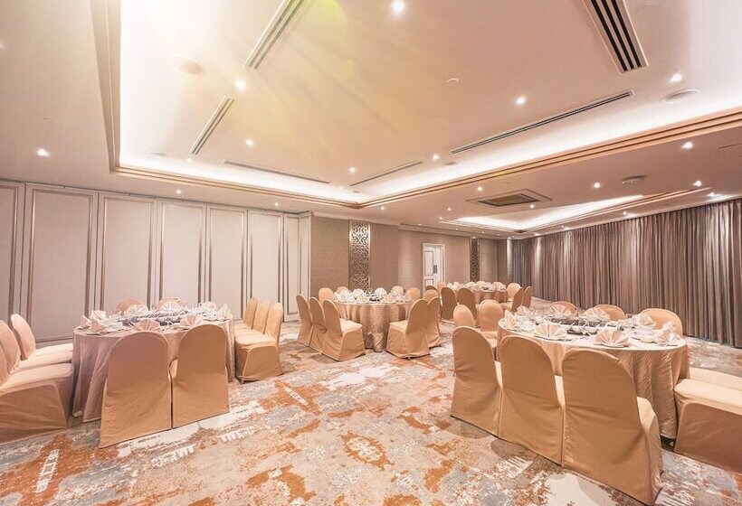 Отель Puteri Wing  Riverside Majestic