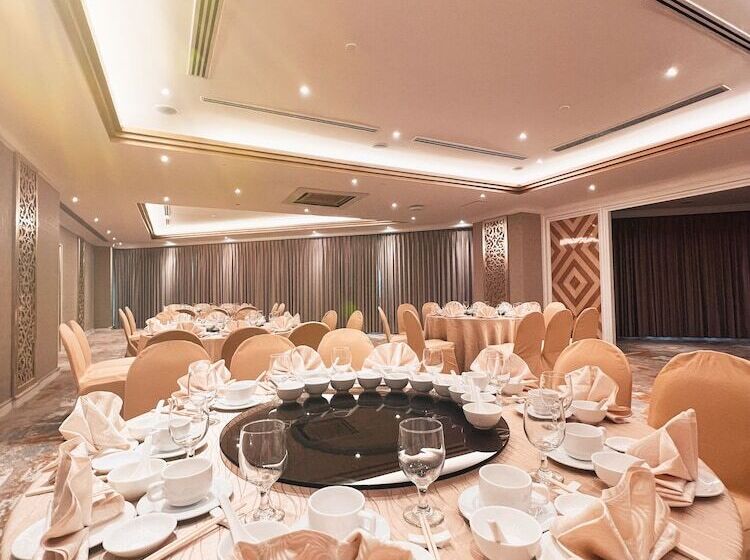 Отель Puteri Wing  Riverside Majestic