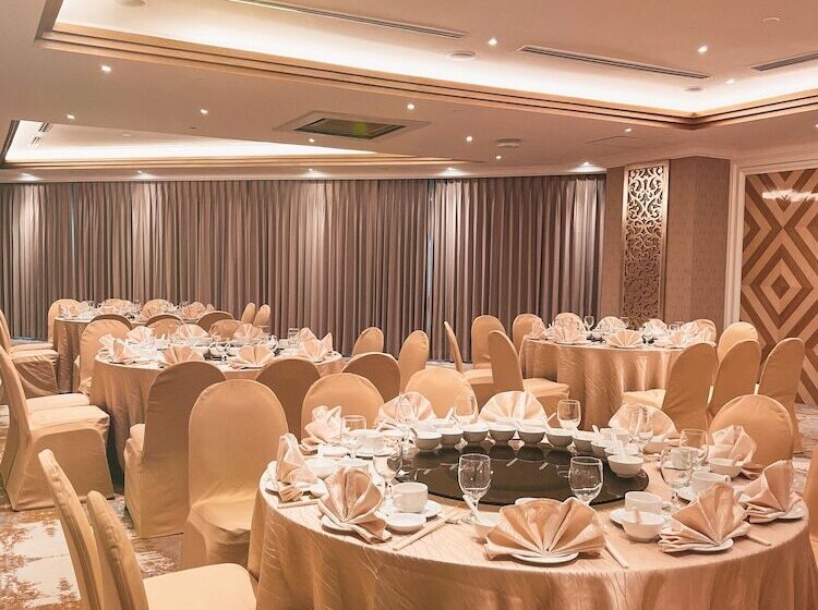 Отель Puteri Wing  Riverside Majestic