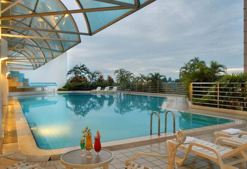 Отель Puteri Wing  Riverside Majestic