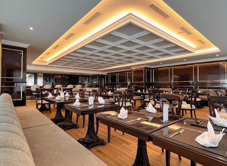 Отель Puteri Wing  Riverside Majestic