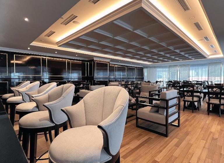 Отель Puteri Wing  Riverside Majestic