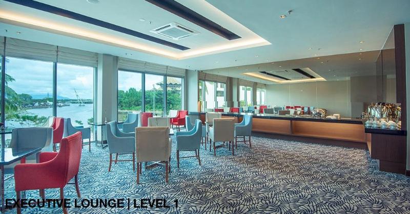 Отель Puteri Wing  Riverside Majestic