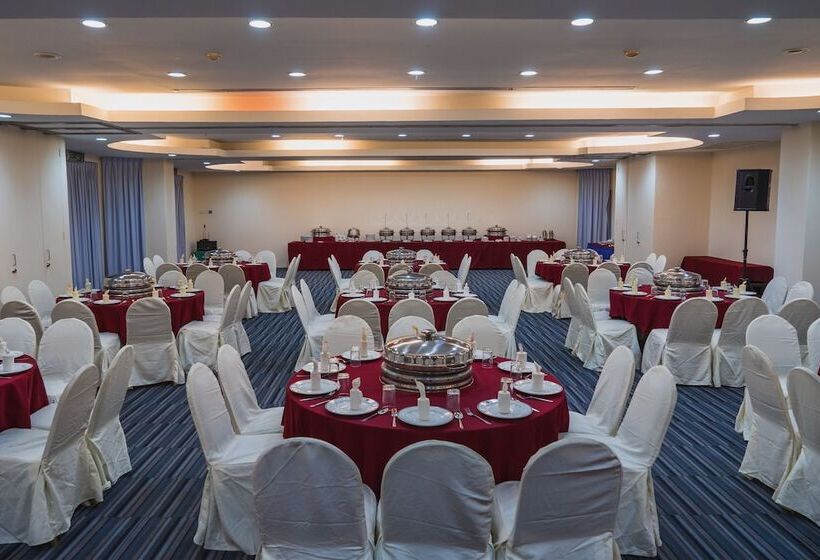 酒店 Shah S Village