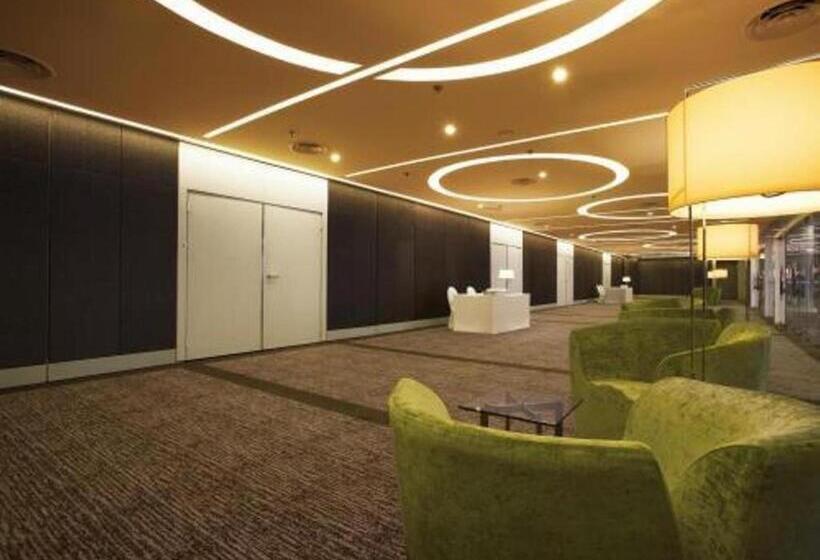 בית מלון כפרי Thistle Johor Bahru