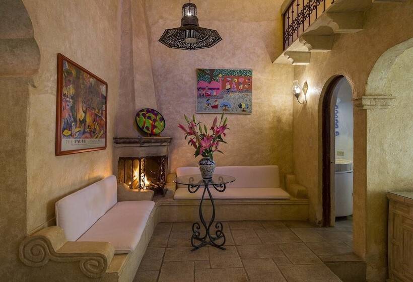 Отель Villa Santa Monica