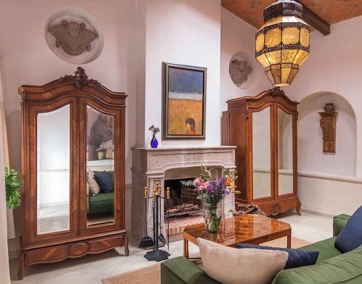 Отель Villa Santa Monica