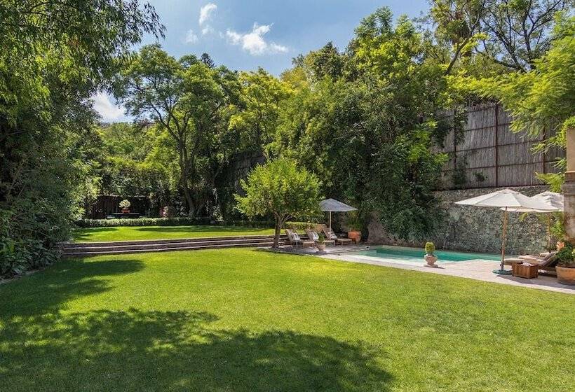 Отель Villa Santa Monica