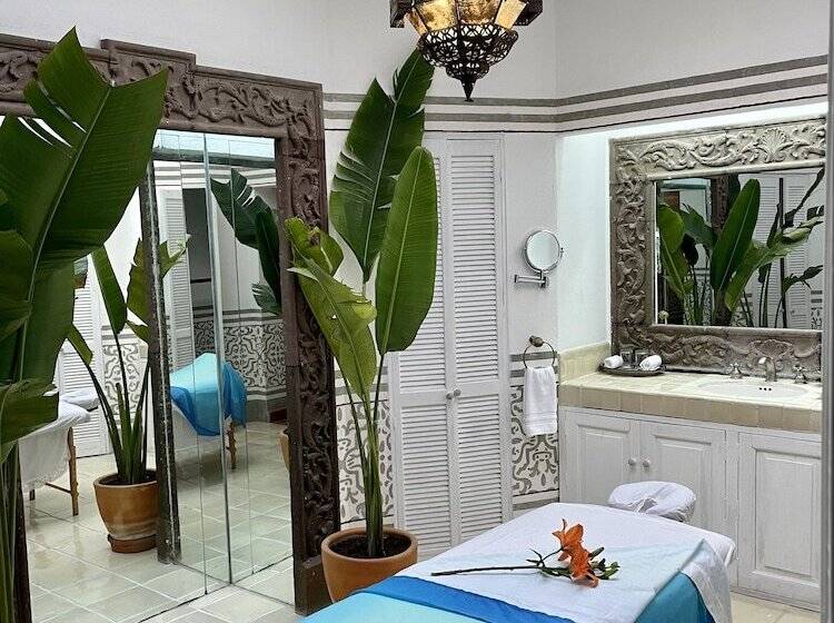 Отель Villa Santa Monica