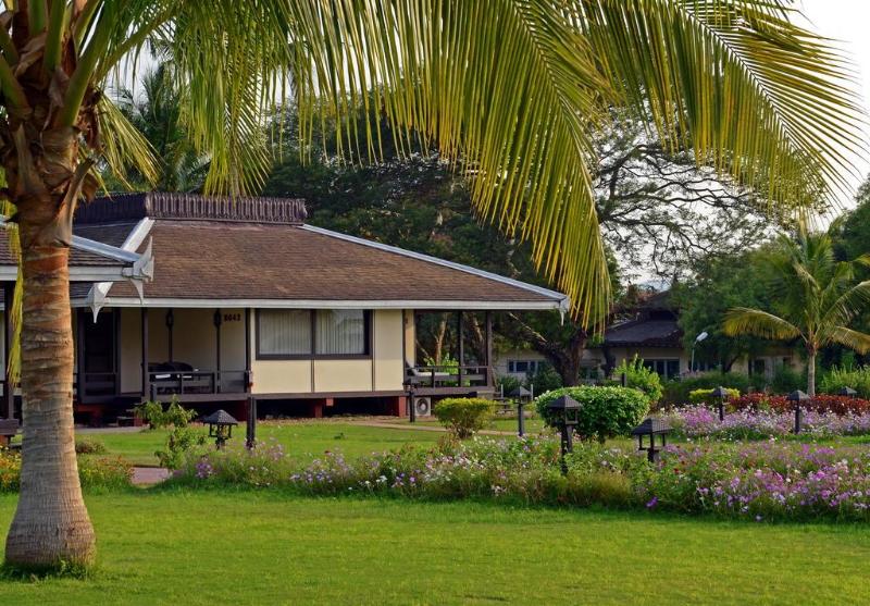 Отель Bagan Thiripyitsaya Sanctuary Resort