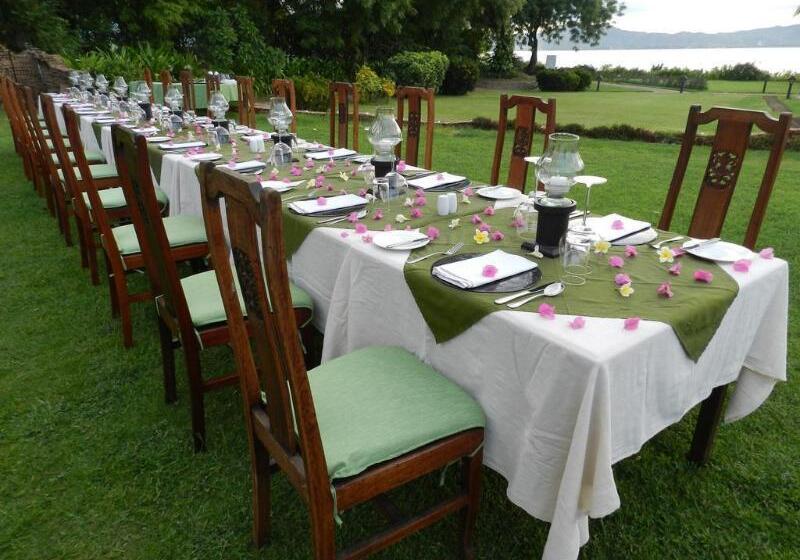 Отель Bagan Thiripyitsaya Sanctuary Resort