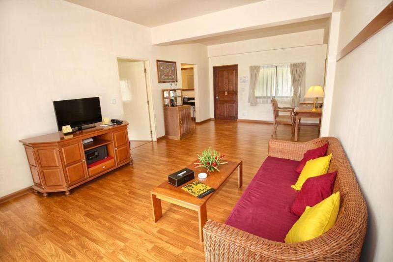 Отель Bagan Thiripyitsaya Sanctuary Resort