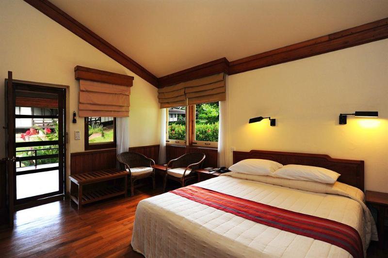 Отель Bagan Thiripyitsaya Sanctuary Resort