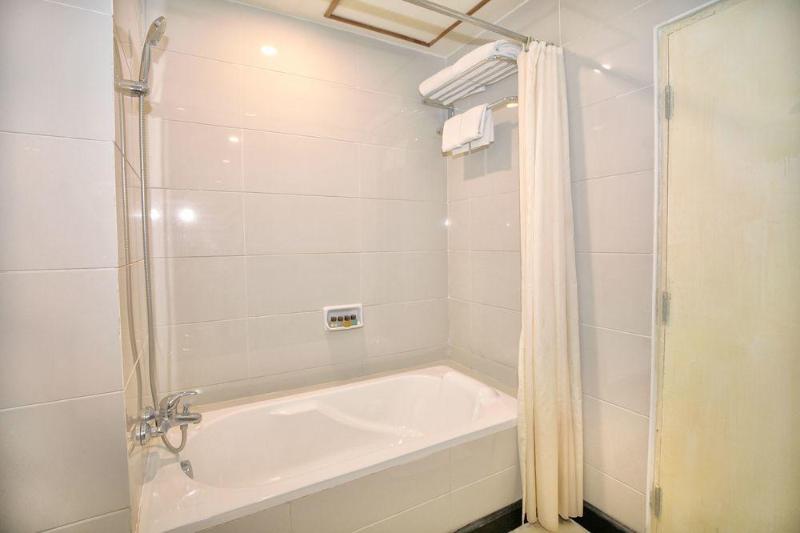 Отель Bagan Thiripyitsaya Sanctuary Resort