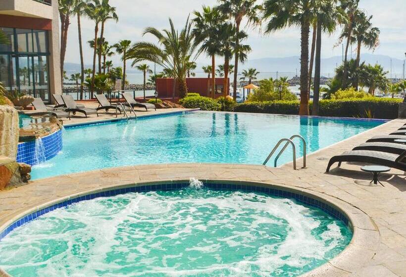 ホテル Coral & Marina