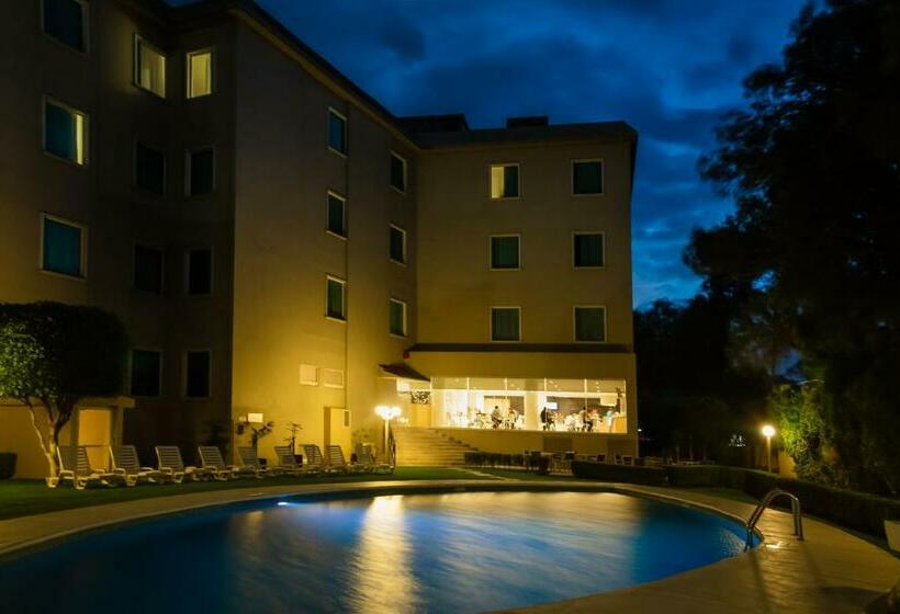 فندق Fiesta Inn Express Perinorte