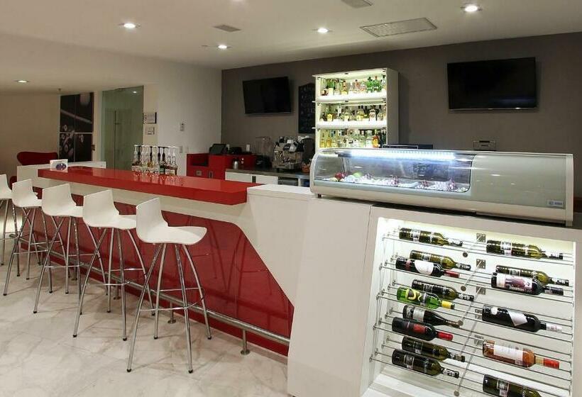 فندق Fiesta Inn Express Perinorte