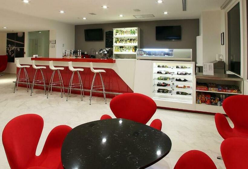 فندق Fiesta Inn Express Perinorte