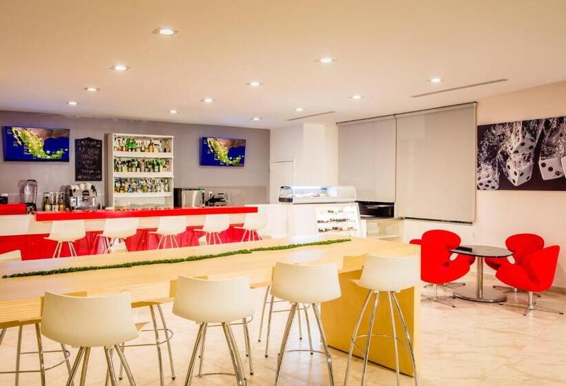 فندق Fiesta Inn Express Perinorte