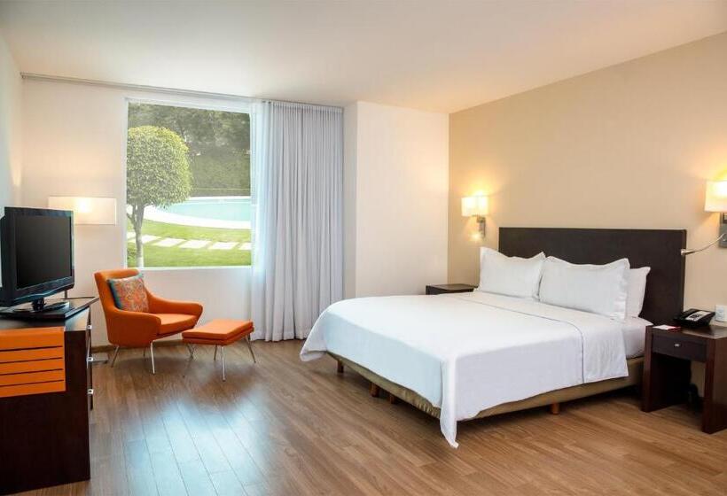 فندق Fiesta Inn Express Perinorte