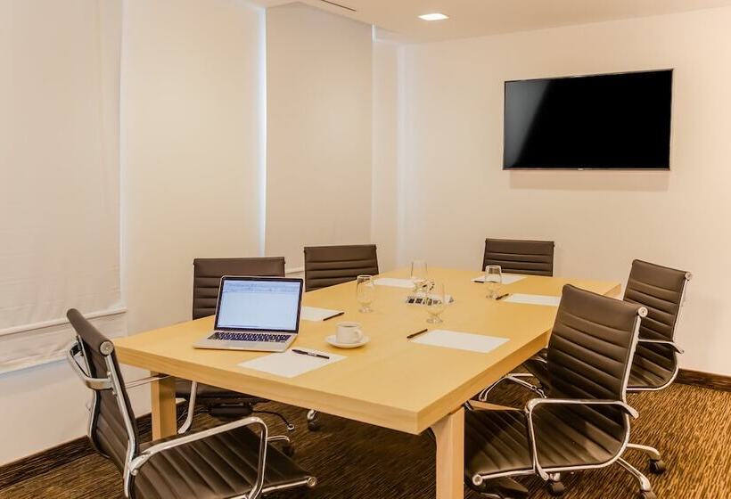 فندق Fiesta Inn Saltillo