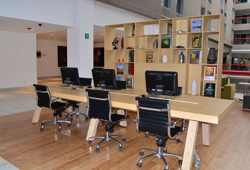 ホテル Fiesta Inn Tlalnepantla