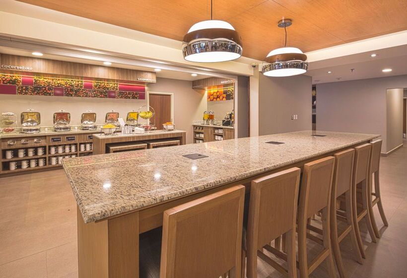 ホテル Hampton Inn By Hilton Monterrey/galeríasobispado