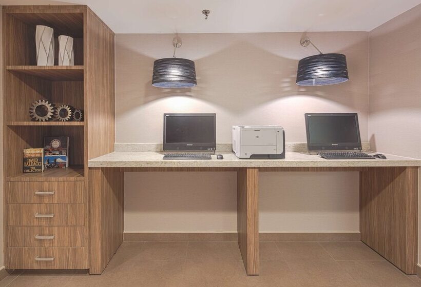 ホテル Hampton Inn By Hilton Monterrey/galeríasobispado